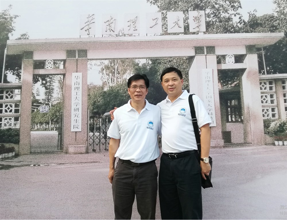 1987年，黃炳軒畢業(yè)于華南理工大學(xué)機械系金屬材料專(zhuān)業(yè)