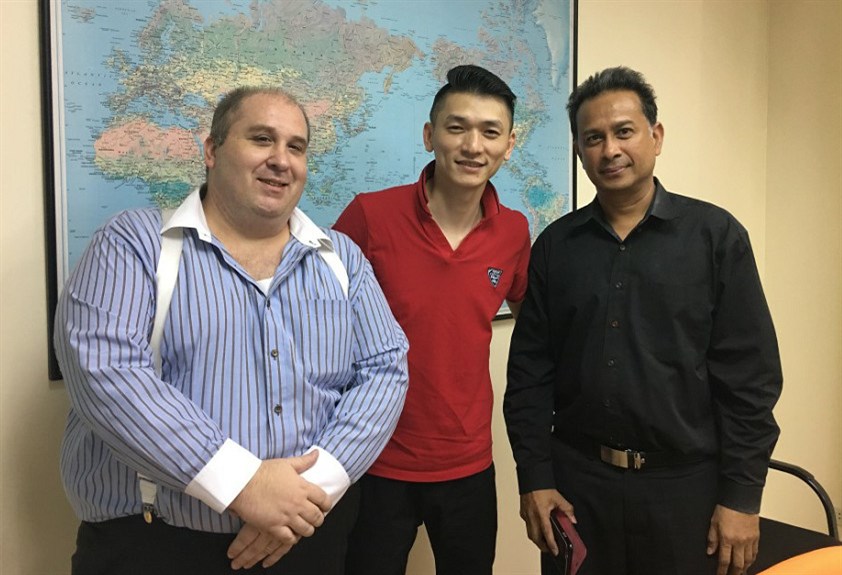 美宏國際張作宏與泰國合作伙伴PIONEER 公司代表合影留念！