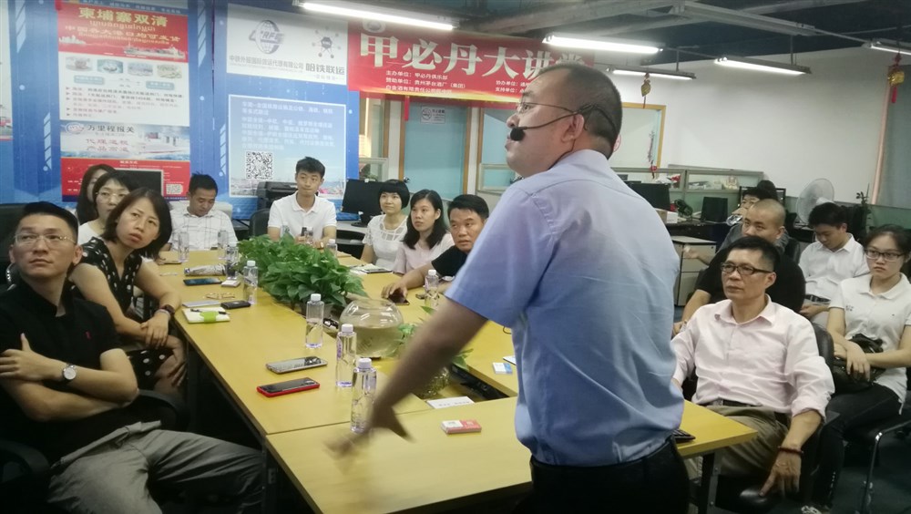 甲必丹俱樂(lè )部執行會(huì )長(cháng)張桅介紹了甲必丹俱樂(lè )部的發(fā)展壯大與近況和未來(lái)的發(fā)展大計。