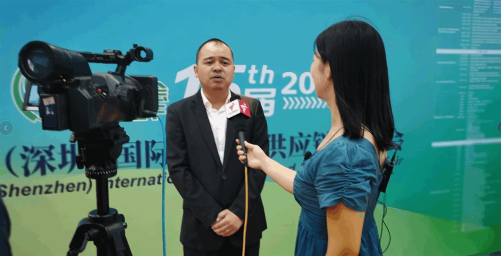 甲必丹俱樂(lè )部會(huì )長(cháng)張桅接受廣東衛視訪(fǎng)問(wèn)。