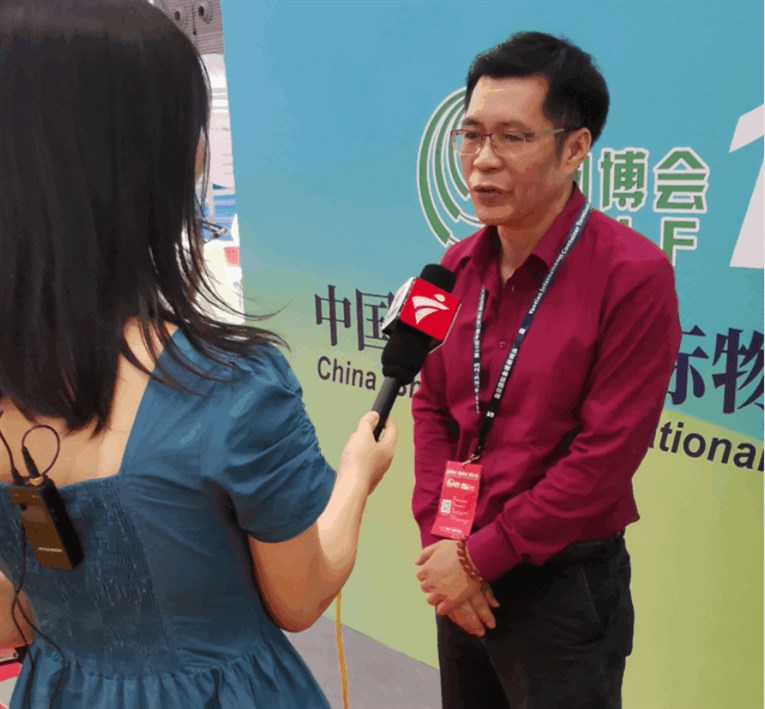 深圳市永聯(lián)通實(shí)業(yè)有限公司董事長(cháng)兼通用運費網(wǎng)創(chuàng  )始人黃炳軒接受廣東衛視訪(fǎng)問(wèn)。