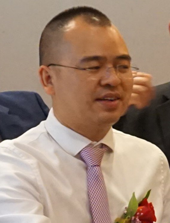 甲必丹俱樂(lè )部執行會(huì )長(cháng)張桅，大家也可以叫我桅哥