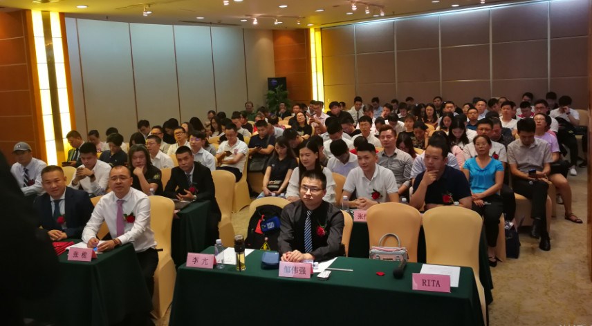 好利航“非洲高峰論壇”會(huì )議現場(chǎng)濟濟一堂、座無(wú)虛席。 