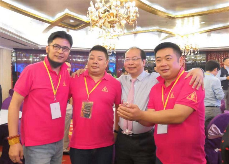 廈門(mén)協(xié)會(huì )蔡遠游（右2）與長(cháng)江三劍客。
